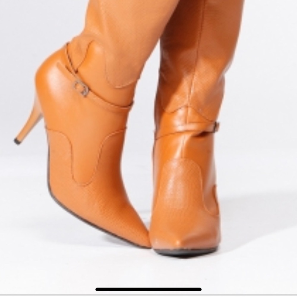 Boots - Picture 2 of 5